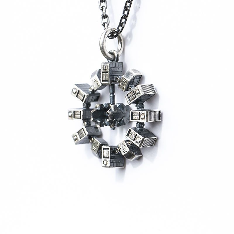 Collar con colgante modelo de  - Unique Anime Merchandise reseña y precio