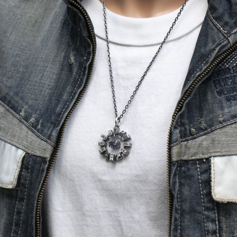 Collar con colgante modelo de  - Unique Anime Merchandise reseña y precio